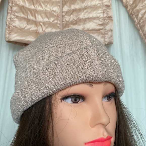 Winter women’s tuque/hat colour blush pink with rose gold threads all around! OS - Picture 7 of 7